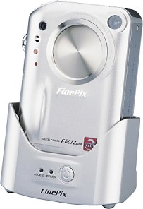 Fujifilm FinePix F601 Zoom mit Docking-Station [Foto: Fujifilm]