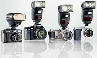 Diverse Kameras mit Metz-Blitzgeräten und SCA-3002-Adaptern [Foto: Metz]