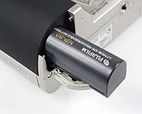 Fujifilm MX-2900 Zoom, Detail Lithiumionen-Akku [Foto: MediaNord]
