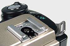 Olympus C-2500L Detail Systemblitzschuh [Foto: MediaNord]