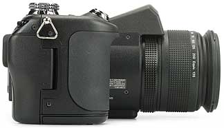 Sony DSC-F828 - rechte Kameraseite [Foto: MediaNord]